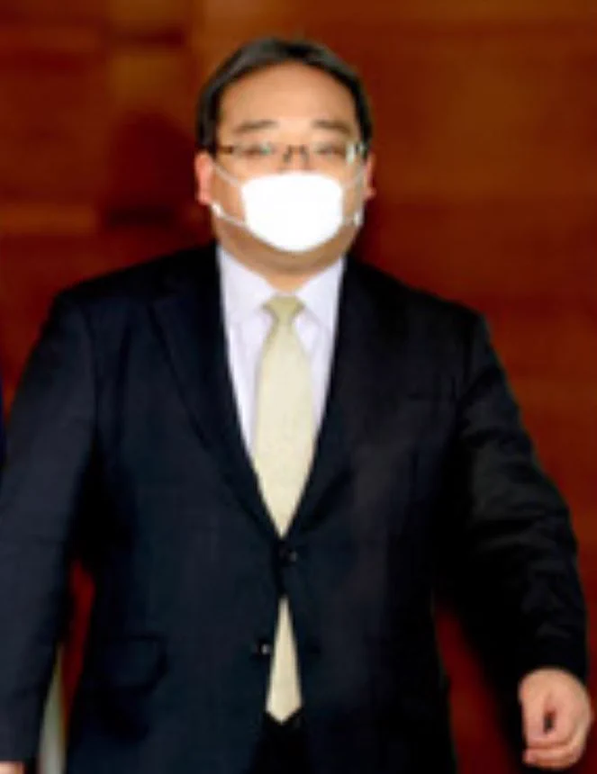 @kotoRichanPPP ちなみにマスクを提案した人が着けるとこうなります。 