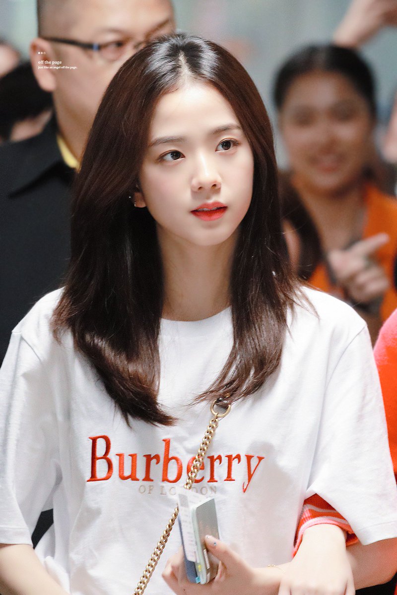 メイ 暇だからジスはセンター分けが1番可愛いのか ずらして分けた方が1番可愛いのか考えてるんだけど全部可愛いからずっと分からない 4枚選ぶのも時間かかった