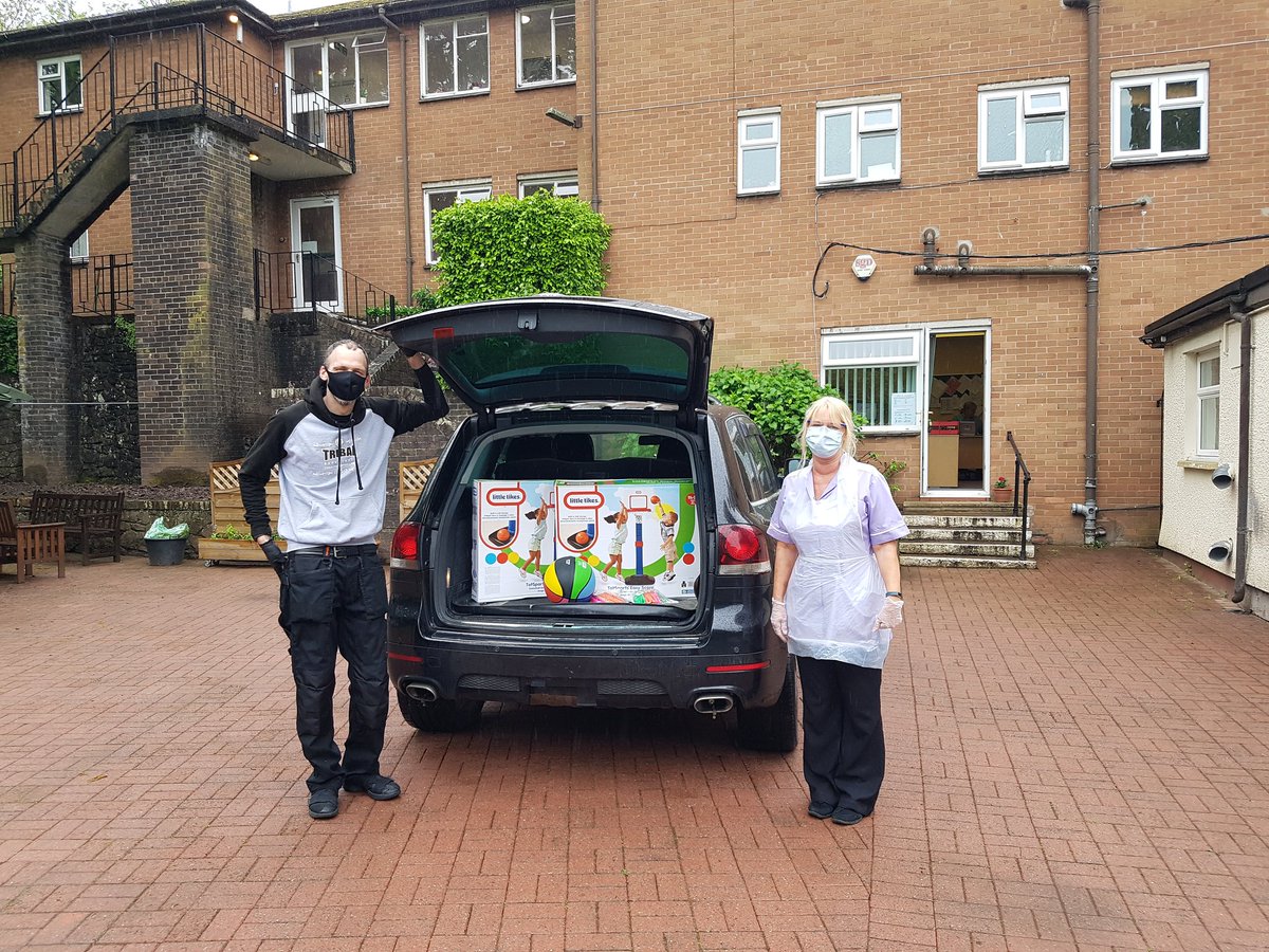 TribalBball's tweet image. 🏀🌈Multi-Generational Events on hold. We say - No court no problem 🌈🏀
One of our coaches dropping off Basketball Equipment to Cartref Carehome. Plus a Rainbow Ball to get involved with our challenge. 

@TribalBball
@cartrefcarehomes
#multigen #Bballwillgoon #rainbowchallenge