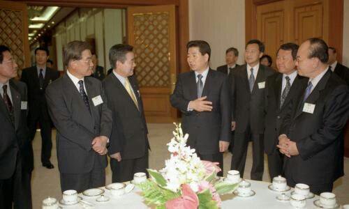 2003년 오늘(4월29일) 노무현 대통령, 전국 시•도지사 오찬 간담회 발언 
"대통령 재임 중 정부혁신과 행정개혁, 지방분권을 반드시 이뤄놓고 싶습니다. 행정과 재정, 인사권한을 과감히 지방으로 이양할 것입니다."