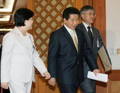 2005년 오늘(4월29일) 노무현 대통령은 청와대에서 김선욱 법제처장으로 부터 업무보고를 받는 자리에서 지난해 법제처가 추진한 알기 쉬운 법령 만들기 사업 등에 대해 격려했다.