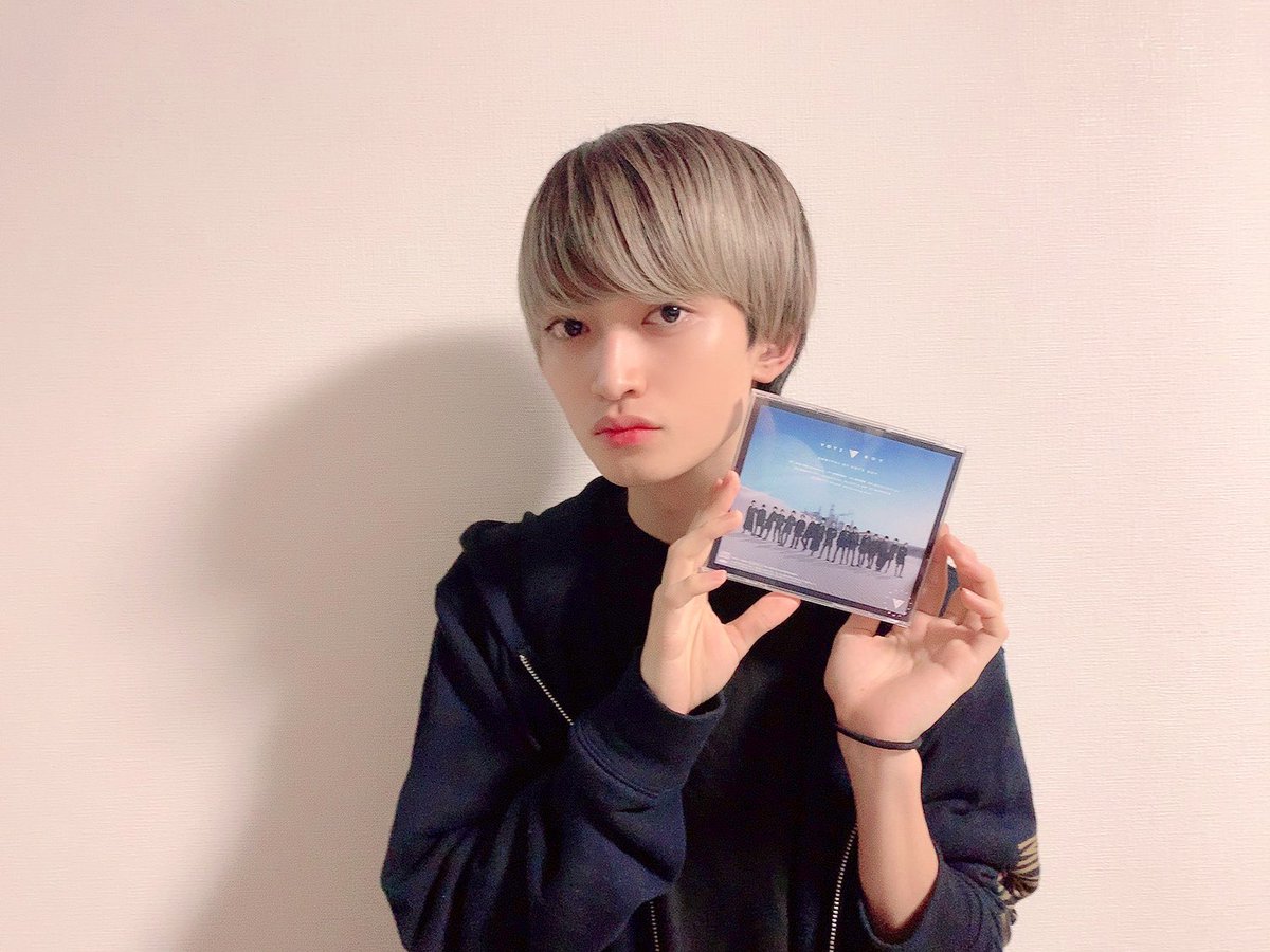 石橋弘毅 A Twitter Debut Album Arrival Of Voyz Boy Voyz Boyとして 本日cdデビューを 迎えることができました 僕たちの楽曲で 少しでも明るい気持ちになっていただけたら嬉しいです Dl 配信からも是非 T Co Jt0uec10zm Voyzboy 石橋弘毅