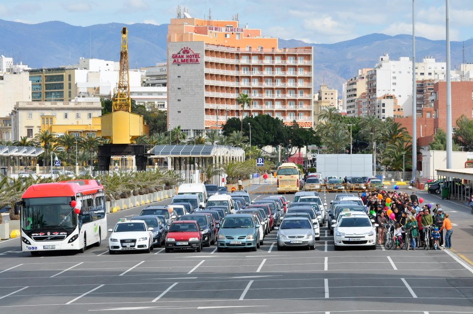 Una situación excepcional puede servir para probar la eficacia de medidas no habituales. ¿Y si aprovechamos la #Desescalada para experimentar con un Paseo de #Almería peatonalizado? Serían ocho semanas de prueba y estamos seguros de que se mantendría. facebook.com/DobleFila/