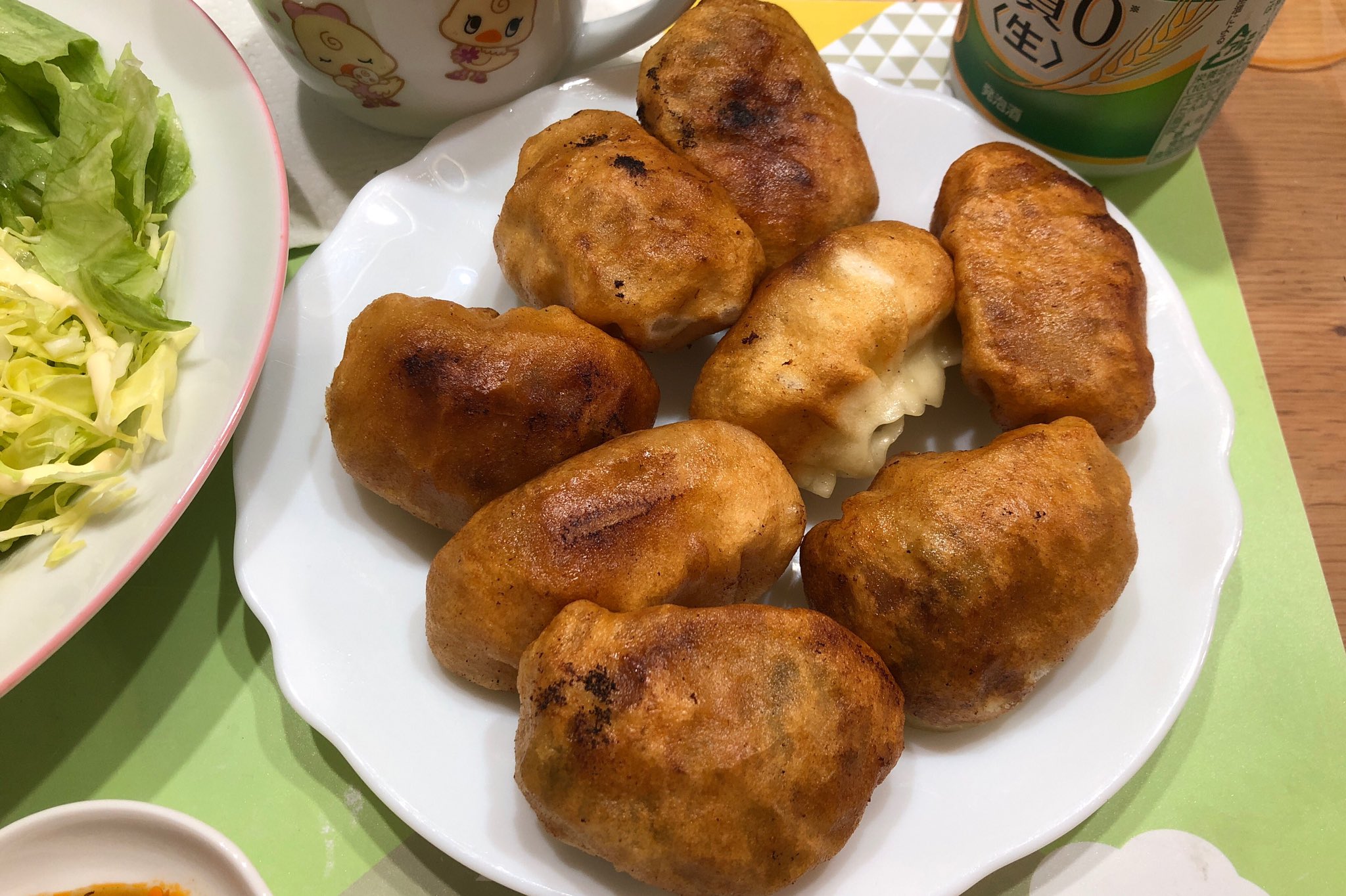 Pao2 ホワイト餃子高島平店 板橋 テイクアウトのみで営業中 予め電話注文して予約時間に行けば待ちなし 持ち帰り時に車内に充満する餃子臭 本日用意したタレは 醤油とお酢 辣油とお酢と醤油と七味唐辛子 マスタードと七味唐辛子 皮が厚め Pao2 ホワイト餃子高島平店 板橋 テイクアウトのみで営業中 予め電話注文して予約時間に行けば待ちなし 持ち帰り時に車内に充満する餃子臭 本日用意したタレは 醤油とお酢 辣油とお酢と醤油と七味唐辛子 マスタードと七味唐辛子 皮が厚め