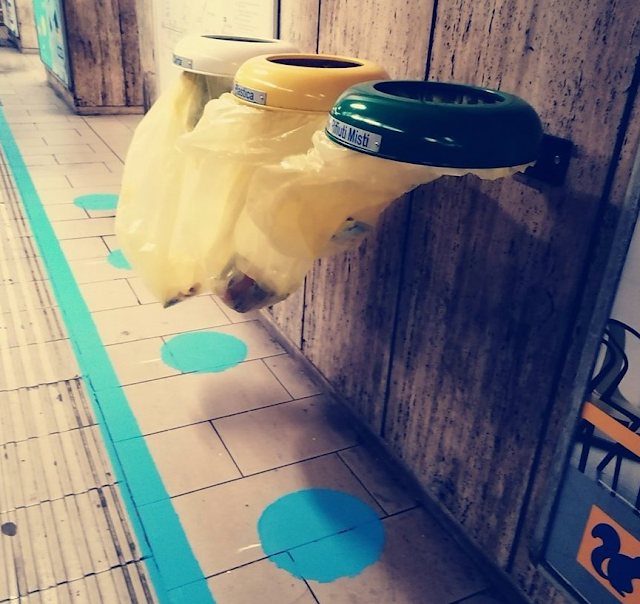 TplRoma's tweet photo. Con la sciatteria non si combatte il Covid https://t.co/r3qwacfGfi - Metro A https://t.co/Hw2i2Zl0sh
