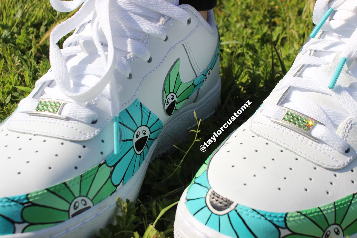 taylorcustomz's tweet photo. More pictures of the green and teal murakami AF1 #customshoes #murakami https://t.co/rVTRJD89DU