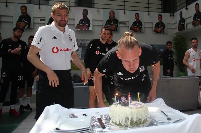 Do um Günün Kutlu olsun Domagoj Vida  Happy Birthday to you. 