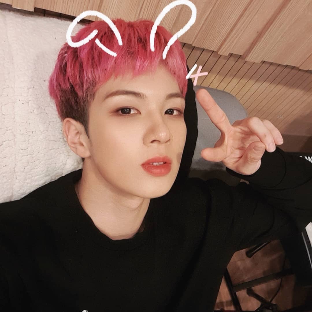 uhmericano's tweet photo. hweseung ig update
#유회승 #엔플라잉 

eng° hwe-bbit♥️
.
.
.
#NFlying #YooHweseung #TheWeatherIs #ALittle #Warmer #ButStill #Mask #IsAMust! #Our #NFia #PleaseDont #GetSick♥️ https://t.co/YSnqpucFoZ