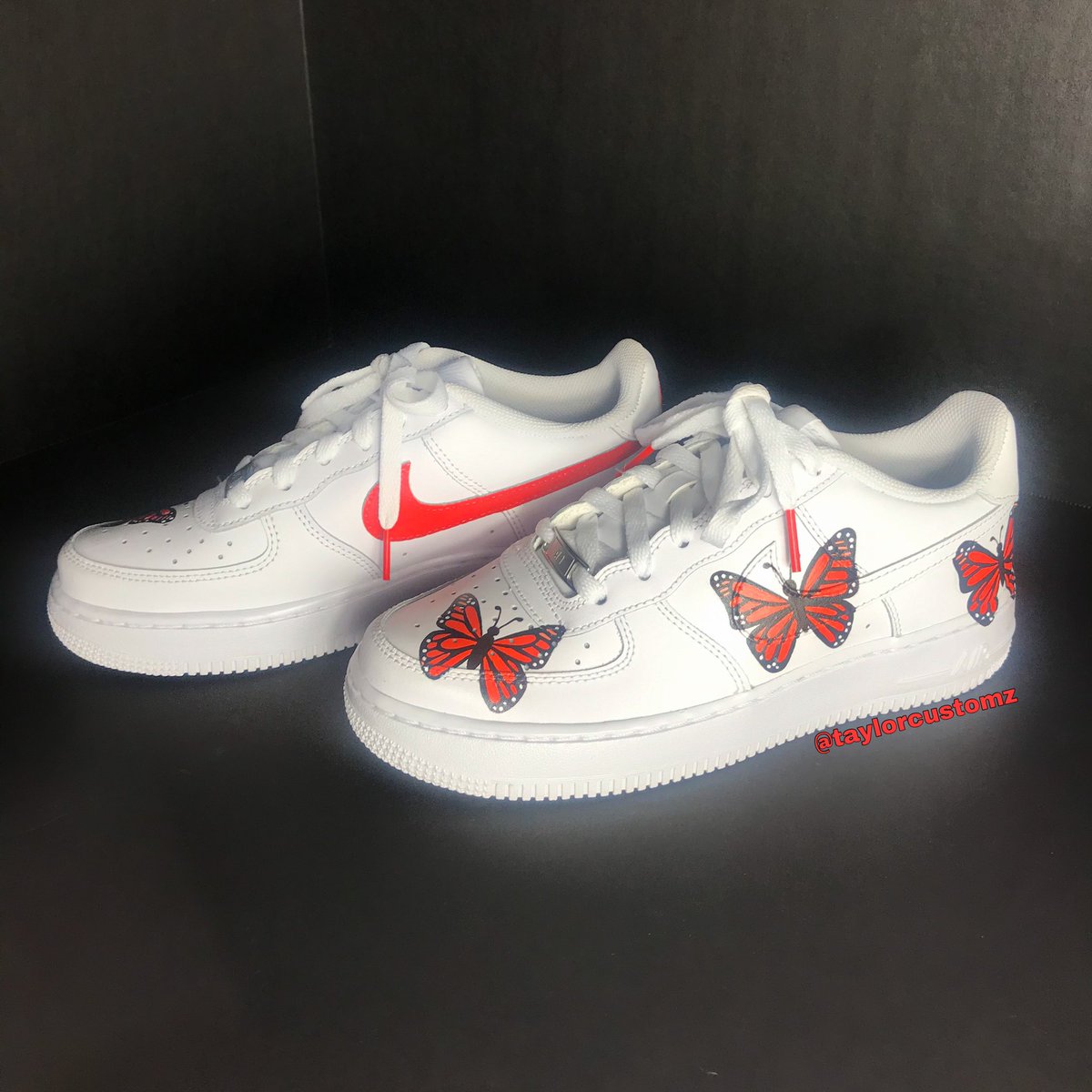 taylorcustomz's tweet photo. Orange hand painted monarch butterfly AF1 #customshoes https://t.co/KbyDHmQCEP