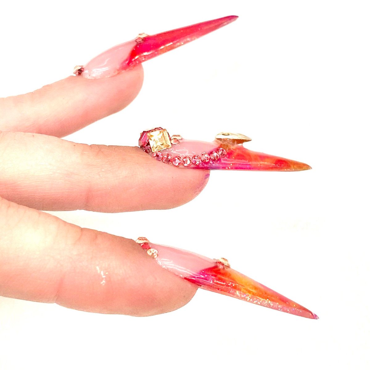 I’m trying to make lock down into a positive. I miss you all so much and want you to come back to a better nail tech. Each week a new mini challenge. This week...

STILETTO

These are @ikoniqnailsuk ultimate hard gel sculpted extensions, they are on all 10 of my fingers.