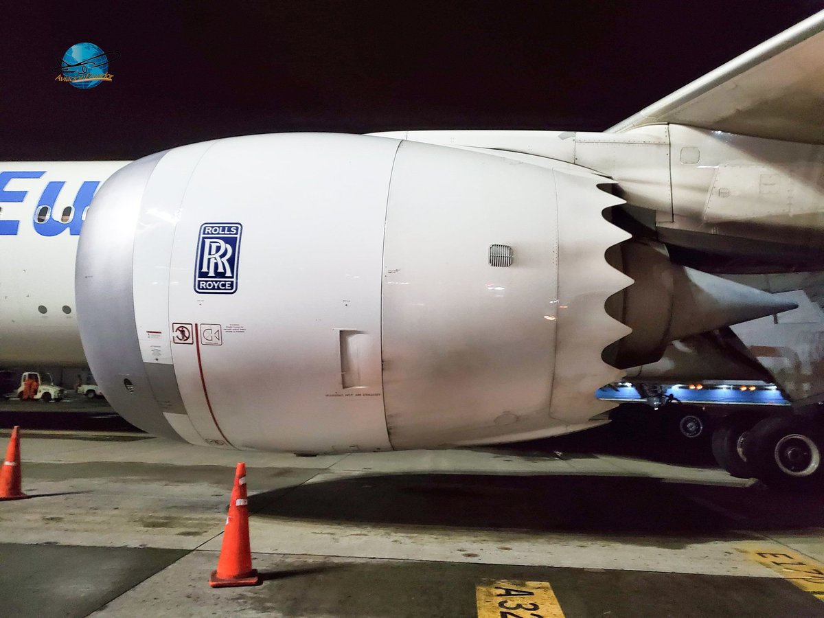 AviacionEcuador's tweet photo. Este martes #Ecuador recibió la visita de un B787-9 Dreamliner de #AirEuropa en la ruta Bogotá- Quito- Guayaquil, y pasado las 23:00 despegó hacia Estocolmo, realizó vuelo humanitario.
Registro: EC-MSZ
.@aireuropa
.
📸 @JEmilioY563
➖➖➖
#quito #ecmsz #guayaquil #b789 https://t.co/gkQquKViT1
