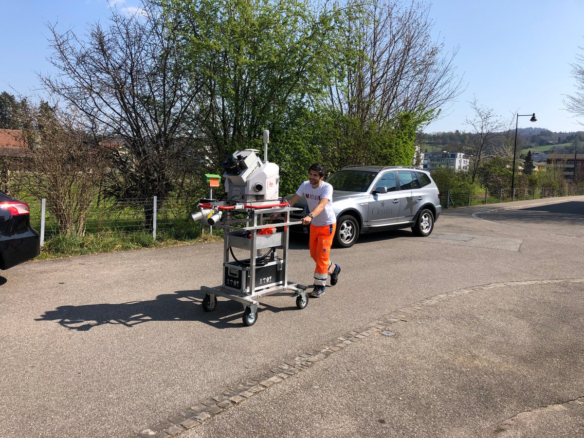 Es gibt keine zu schmalen Wege für eine 3D Mobile Mapping Aufnahme. Dank unserem selbst entwickelten Handwagen sind Befahrungen von Personenunterführungen, Perrons, schmalen Gassen kein Problem.