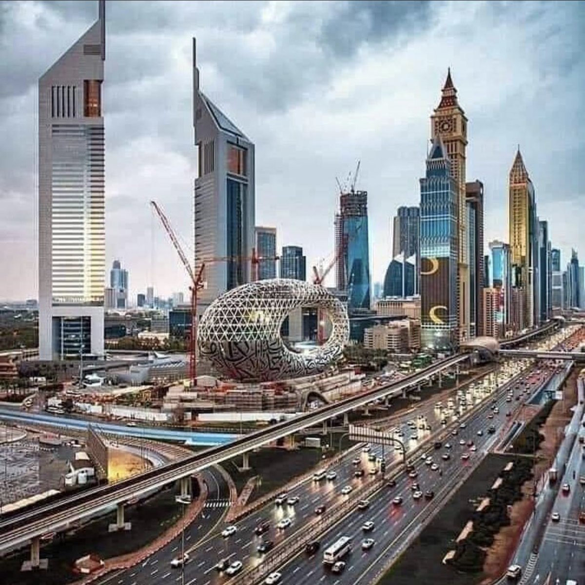 #لحبيبة قلبي دبي وعشقي المفرط وكوكبي المنير وعالمي الجامح اشتقت لكِ كأشتياق الوالد لمولوده بعد سنين فـ يارب احفظها من كل سوء... #ابراهيم الحديثي