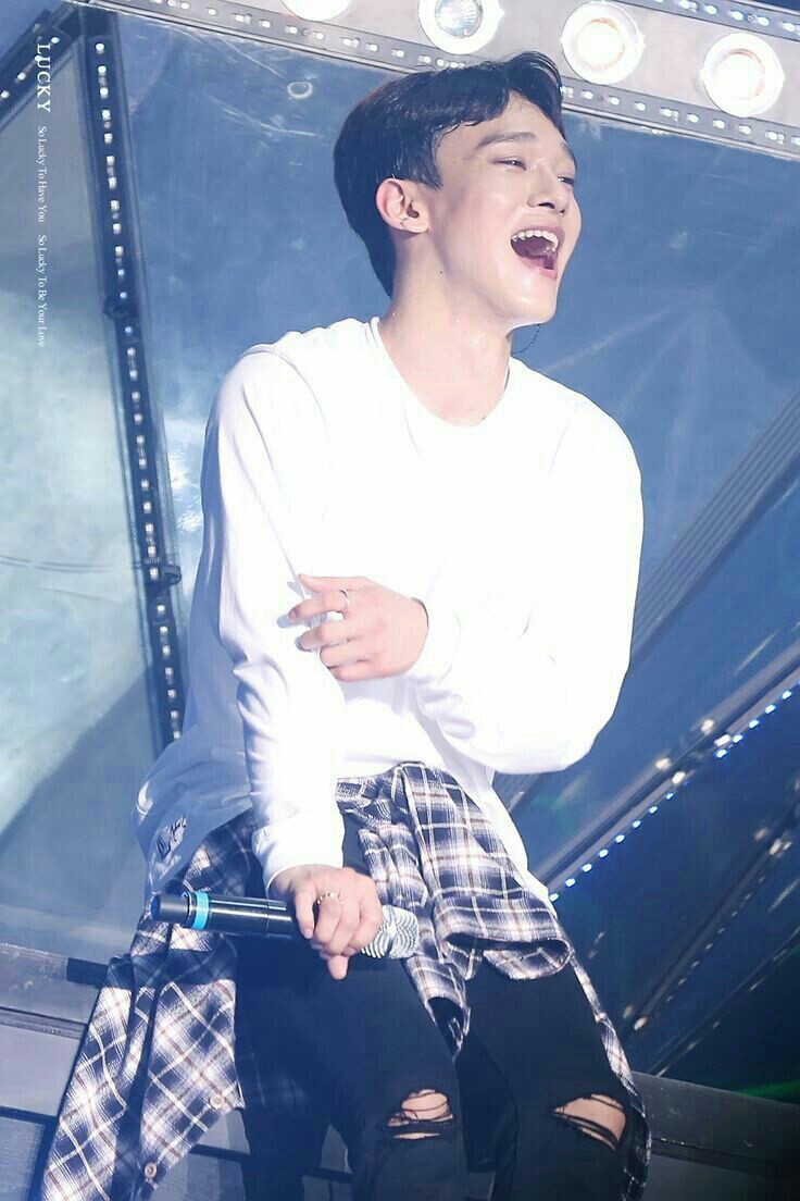 SaraExol5's tweet photo. Congratulations chen 😭😭🙌🙌🎉🎊🎊🎉🎊🎊🎊🎊🎊🎊🎉🎉🎊 https://t.co/ugbwIUsdMZ