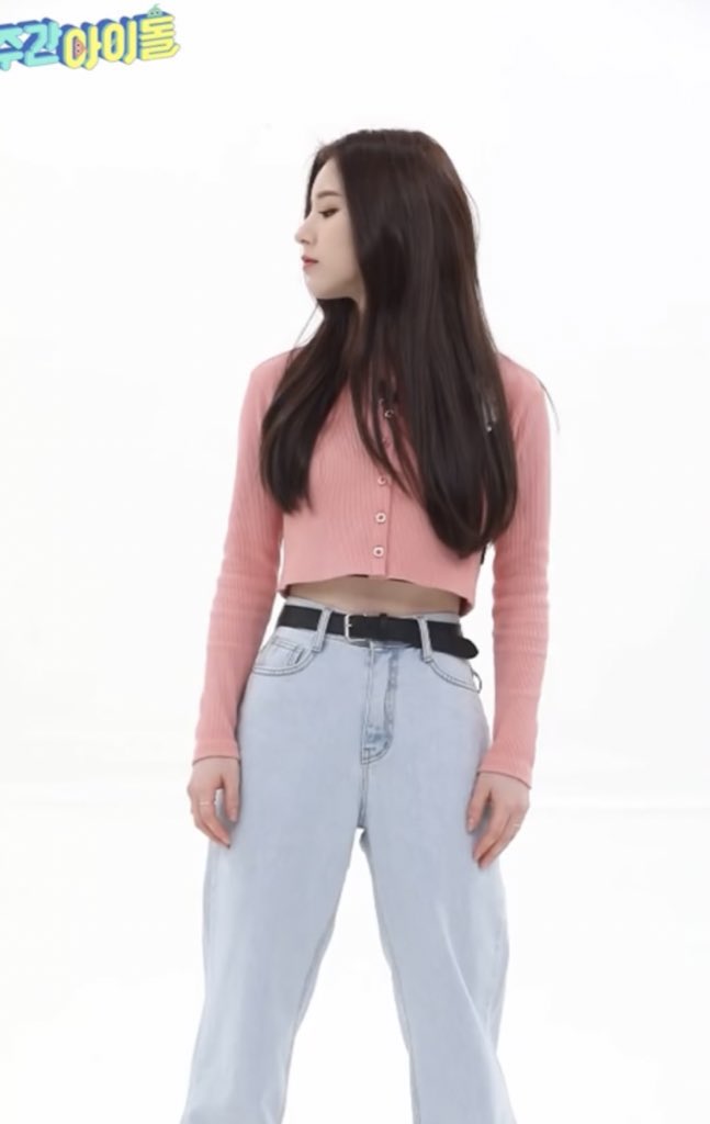 sms_item's tweet photo. [ 이달의소녀 손민수 ] 주간아이돌에서 이달의 소녀 희진님이 착용하신 가디건입니다 판매링크는 밑에 걸어두겠습니다 ! https://t.co/BHHVnEUrpv