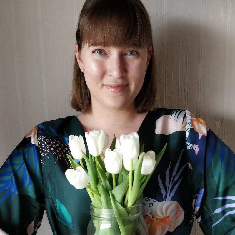 Tiedoksenne, että päätin aktivoitua Twitterissä. Pahoittelut jo etukäteen. #sarkasmiajashampanjaa #UusiProfiilikuva