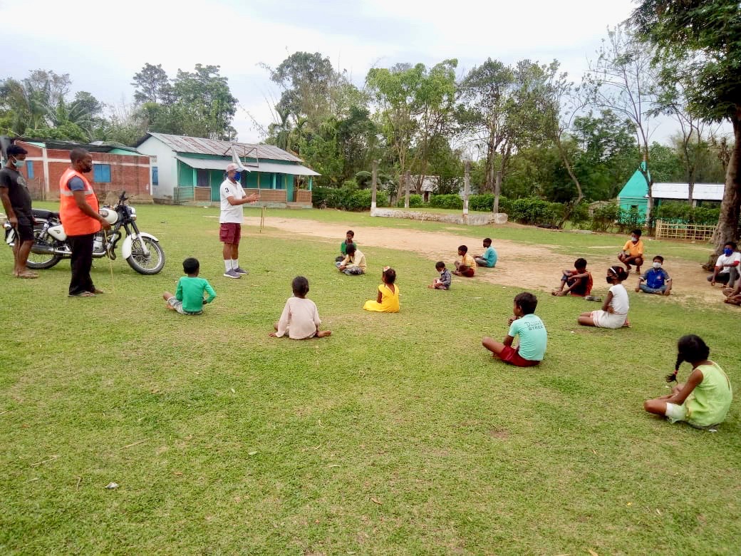 nhm_assam's tweet photo. To fight against #COVID19, awareness created on the importance of health and hygiene practices among children of Sesa Tea Estate in Sonitpur district, Assam.
#PracticeHygiene
#AssamFightsCorona https://t.co/mi8Ut7sQkw