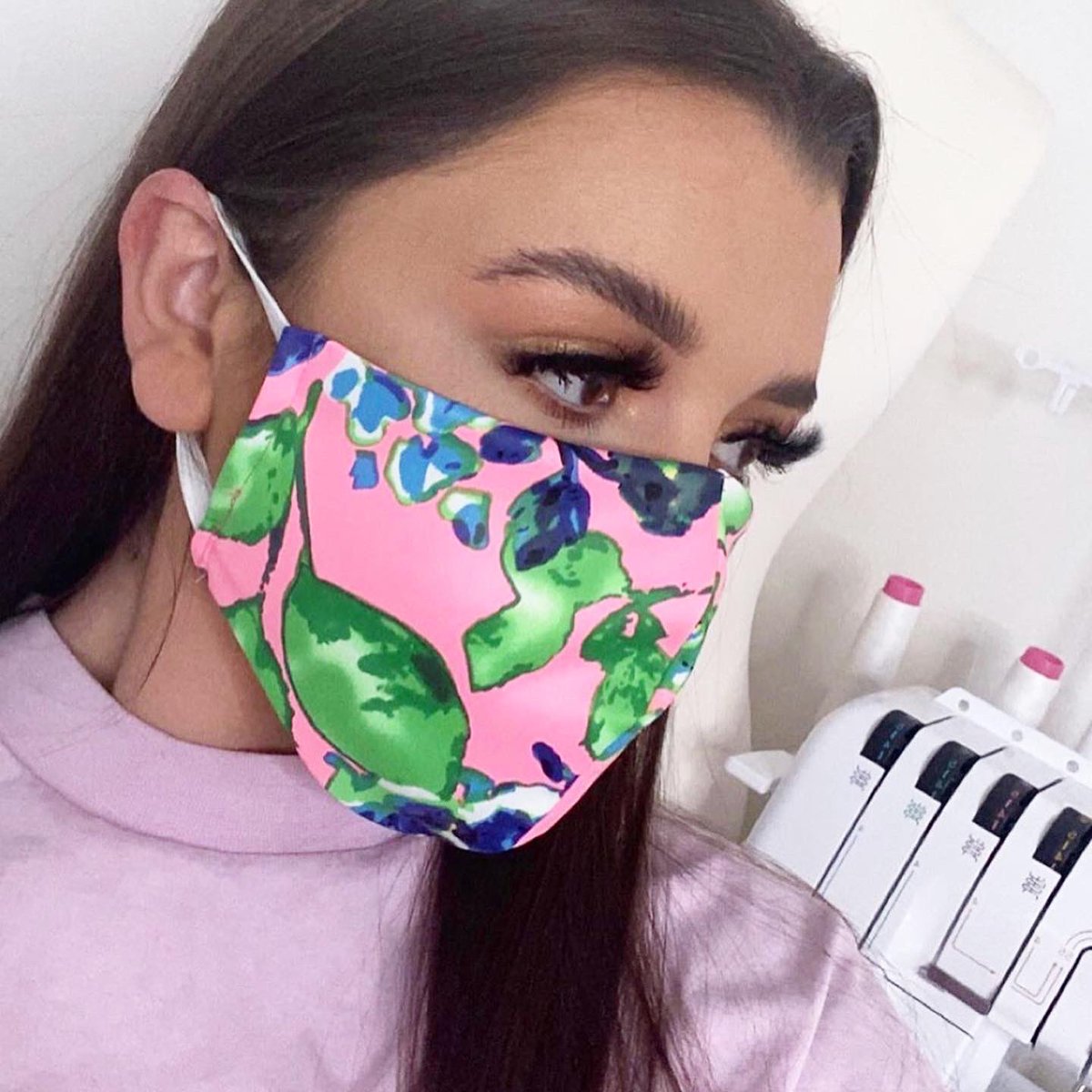 COLCollege's tweet image. Lara Malone, a Diploma in Fashion student, has been utilising her skills to create masks for the NHS.

So far, Lara has donated 50 masks to the nurses at Aintree Hospital. They are also for sale at £5 each with all proceeds going to the NHS. 

Keep up the good work, Lara! 👏