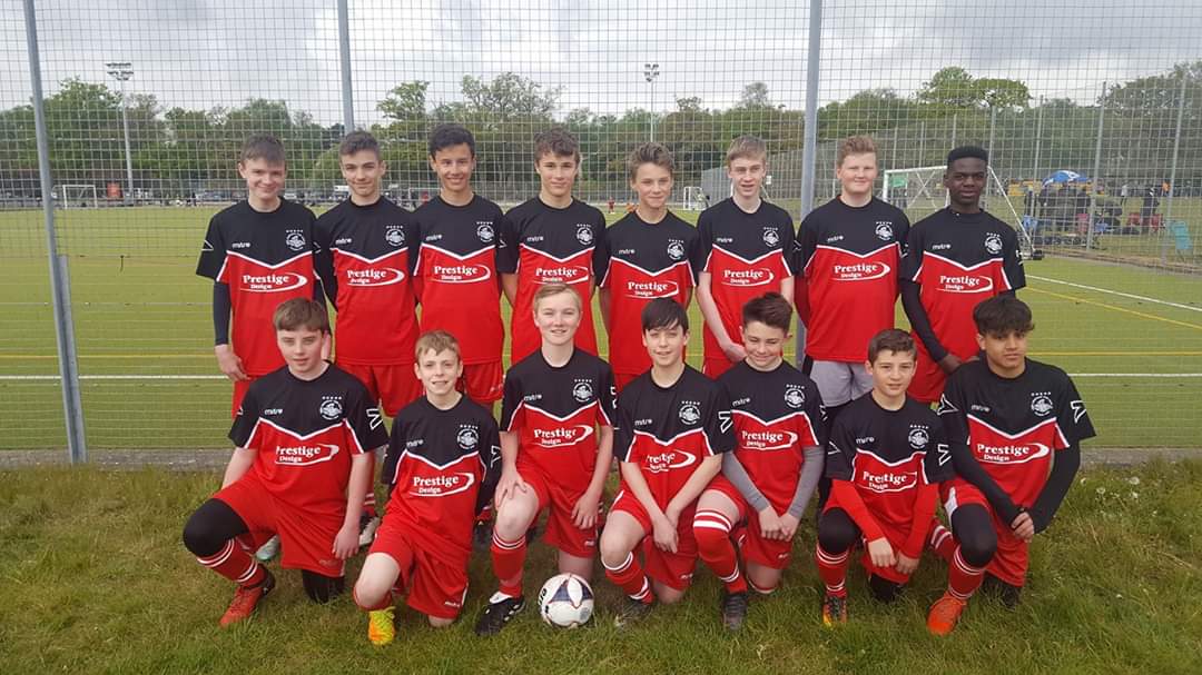 3 years ago in Bournemouth <a href="/rttours/">R&T Football Tours</a> <a href="/HemelTownYthFC/">Hemel Hempstead Town Youth FC</a>. 

A fantastic tour kit supplied by <a href="/PRESTIGEDESIGN8/">PRESTIGEDESIGNWW</a>