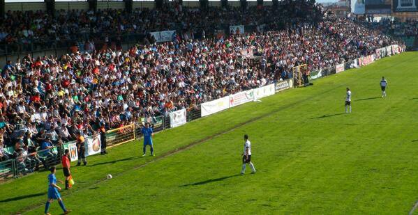 ElMeridaenDatos's tweet photo. 13-14/Primera temporada del @Merida_AD. 1. La plantilla el día de su presentación. 2. Primer once oficial en el Romano ante el Hernán Cortés en la segunda jornada. 3. Preferencia el día del Badajoz CF. 10.000 aficionados asistieron al partido. 4. Alineación del Mérida en Langreo. https://t.co/FNemci78N5