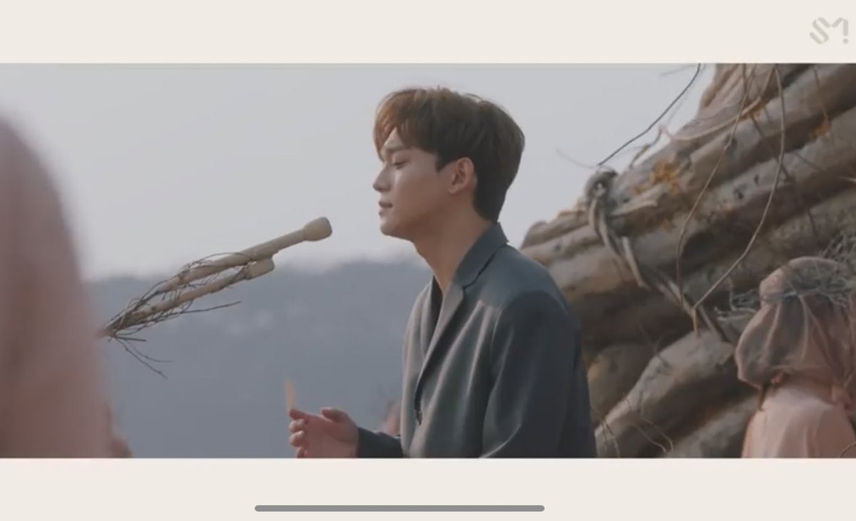 HelenLoey's tweet photo. Эри, в честь такой новости бежим стримить клипы Чондэ!!!! 🌸🤍

@weareoneEXO #chen #JONGDAE https://t.co/Mp9D517ZkU