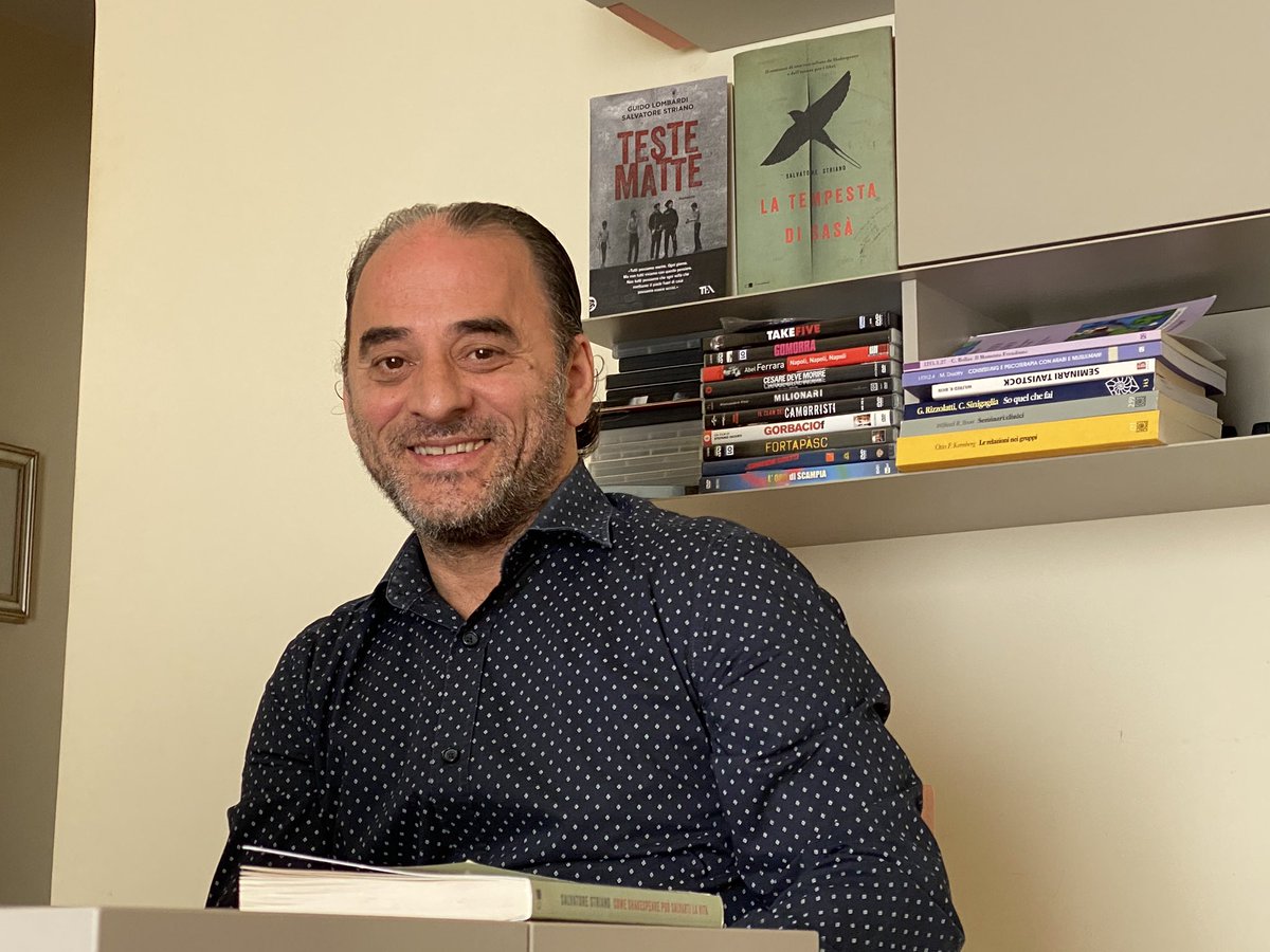 striano18's tweet photo. Pronti a registrare l’intervista! Vi darò altre informazioni prossimamente!
#salvatorestriano #LaTenoestadiSasà #TesteMatte #Chiarelettere #Attualità #leggere #lettura #autore #intervista https://t.co/GRM1GqYmSv