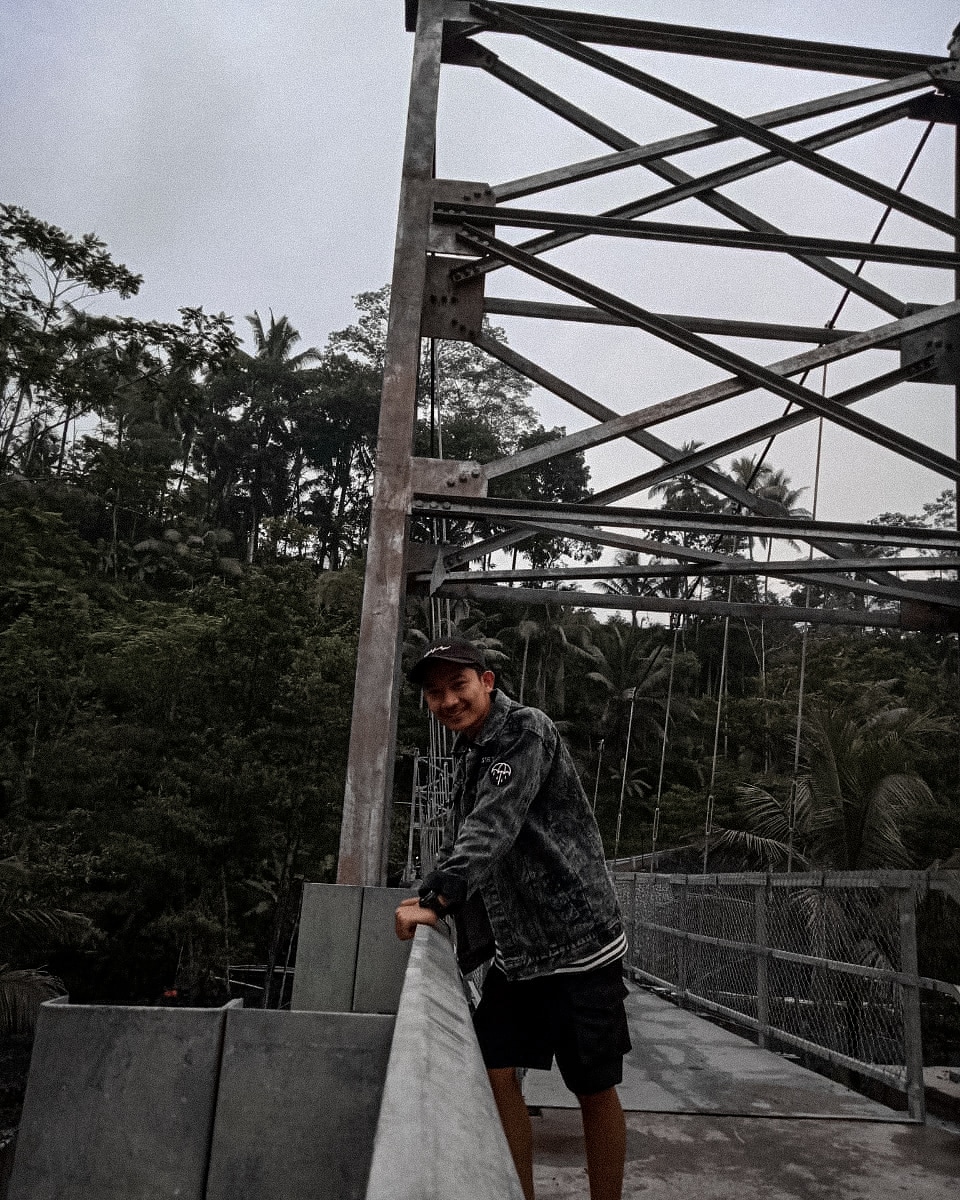 dvwndrmdn11's tweet image. #DMTwitter si ganteng jembatan gantung bodoamat serem