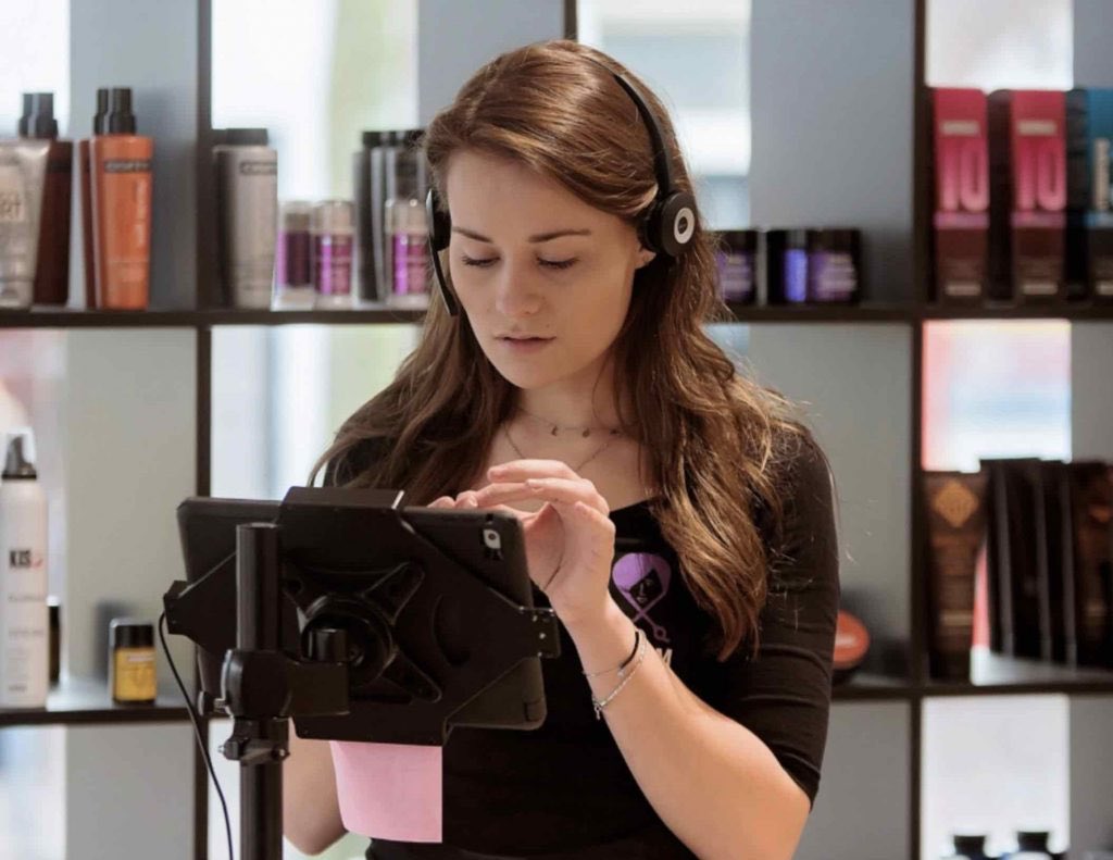 Kappers! Nu jullie (nog) niet open mogen, is dit hét moment voor digitalisering. <a href="/change_hair/">Change Hairstyling</a> gebruikt door samenwerking met Driven by Data nu ‘slimme data’ voor nieuwe inzichten. Een compleet frisse blik op de kapperswereld. platformdrivenbydata.nl/change-hairsty… #ppskanhet #wijzijnkatapult