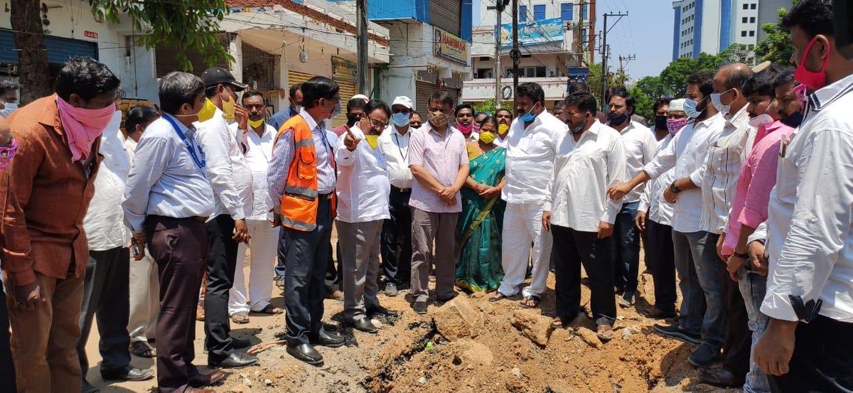 Sir Good afternoon 
Hon minister Sri Talasani Srinivas Yadav Hon MLA Sri Mutta Gopal along with Pri secretary MAUD and Zc Secundrabad and other officials Inspected the on going SW drain work opp CGO towers on Kavadiguda main road taken up under CRMP 
Regards Se Secundrabad