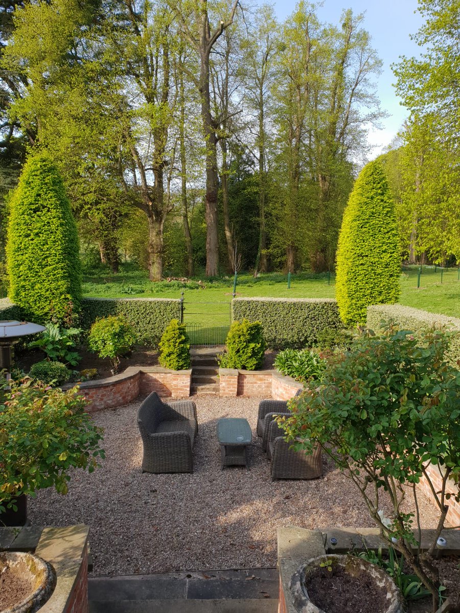 The House and Garden are conituning to be looked after by our very dedicated House team. Last week, Chris our Gardener focused his sights on the West Wing Garden area, just outside of the Bridal Orangery to create this gorgeous seating area. 

#NorwoodParkCountryHouse
