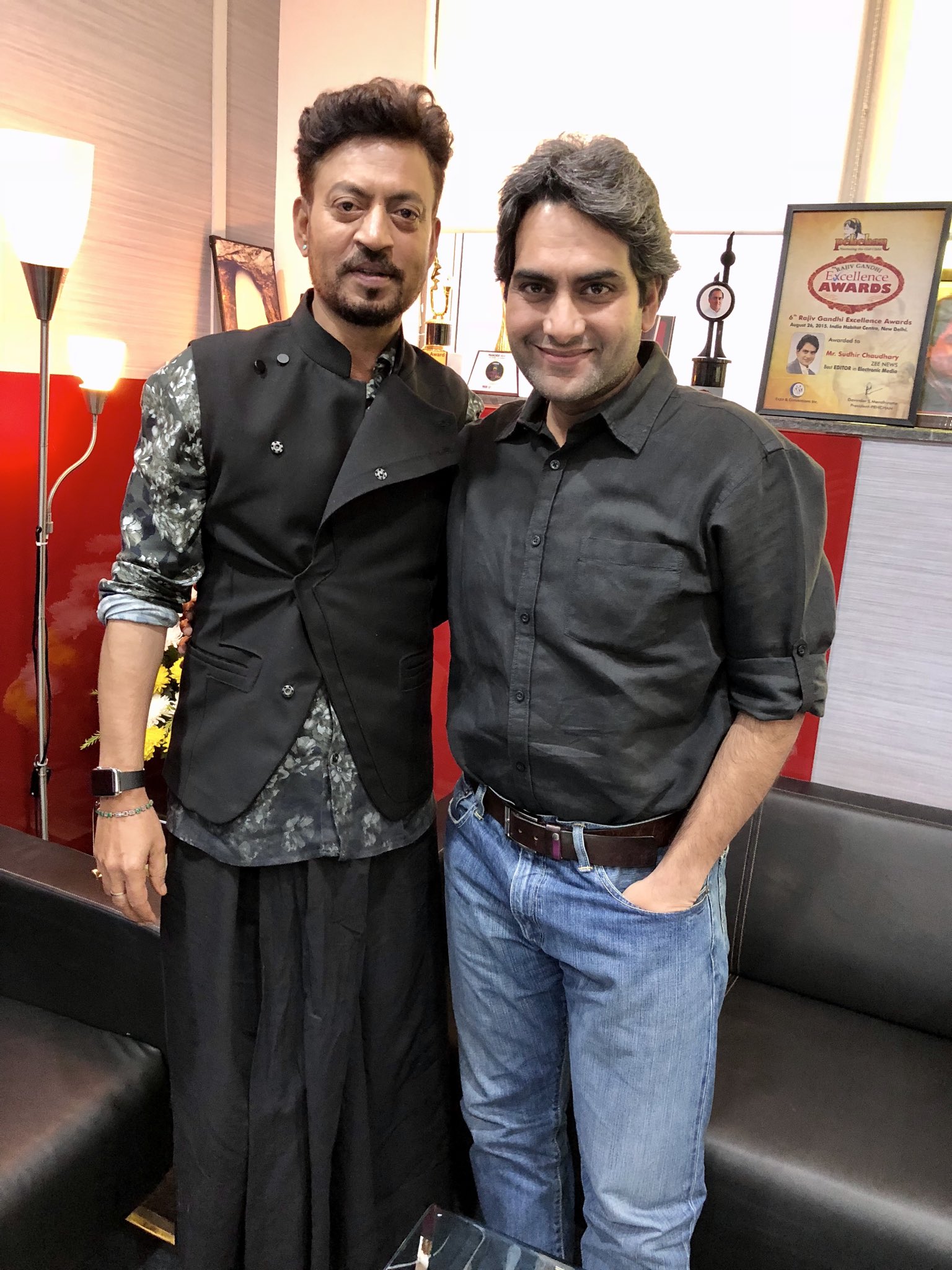 Sudhir Chaudhary on Twitter: "Saddened to know about #IrfanKhan 's sudden  death. Watched his latest movie Angrezi Medium just last week. Sharing a  picture with him from November 2017. Usually death is