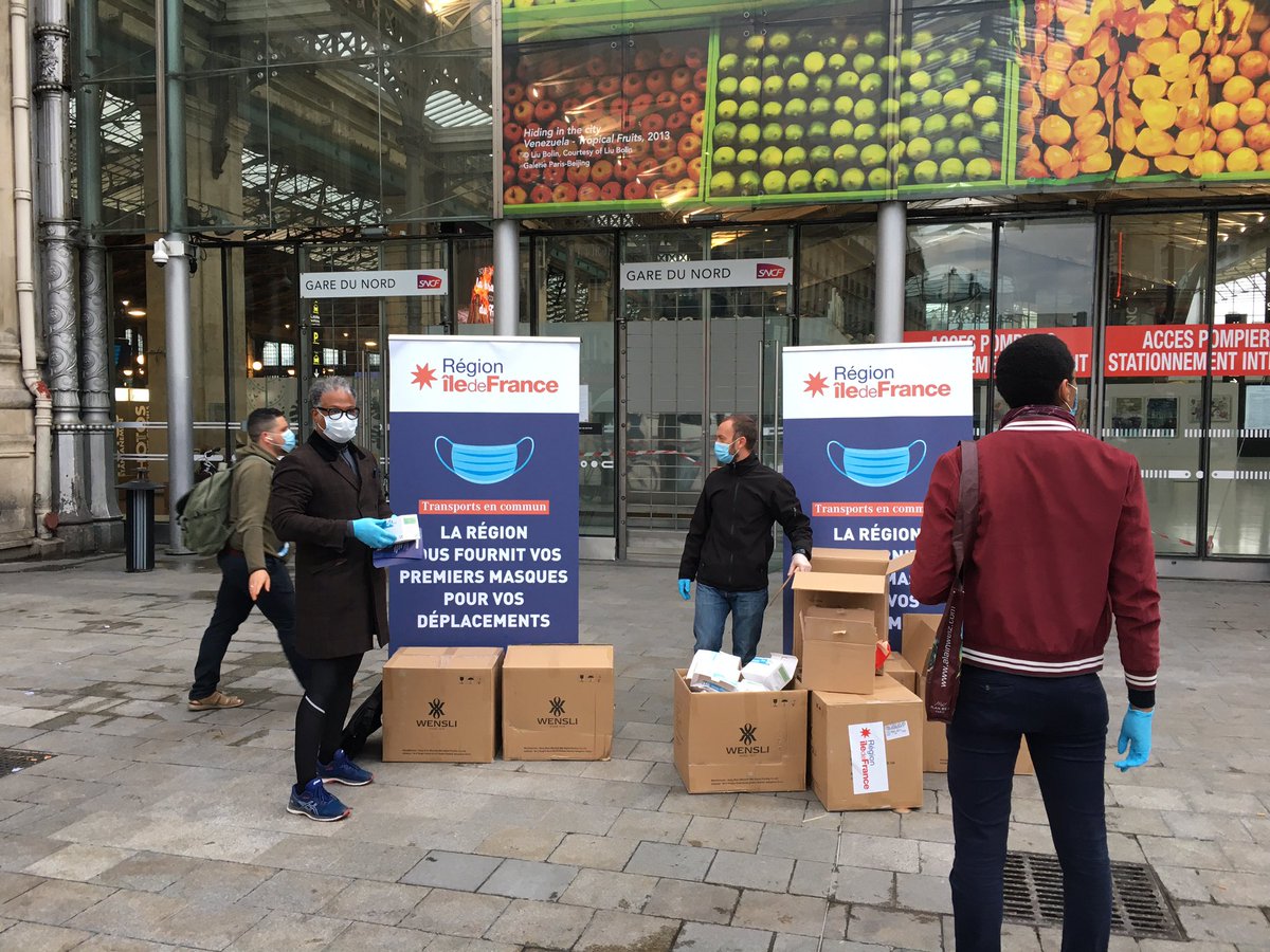 fdemas's tweet photo. Distribution, ce matin, à la Gare du Nord, avec @karampatrick @MaxyAnsel et @jackyvesbohbot, de masques @iledefrance pour les usagers des transports franciliens. La Région solidaire de @vpecresse c’est une région qui prend soin de ses habitants ! #transportsIDF #COVID19 https://t.co/9ixSgw6ZPD