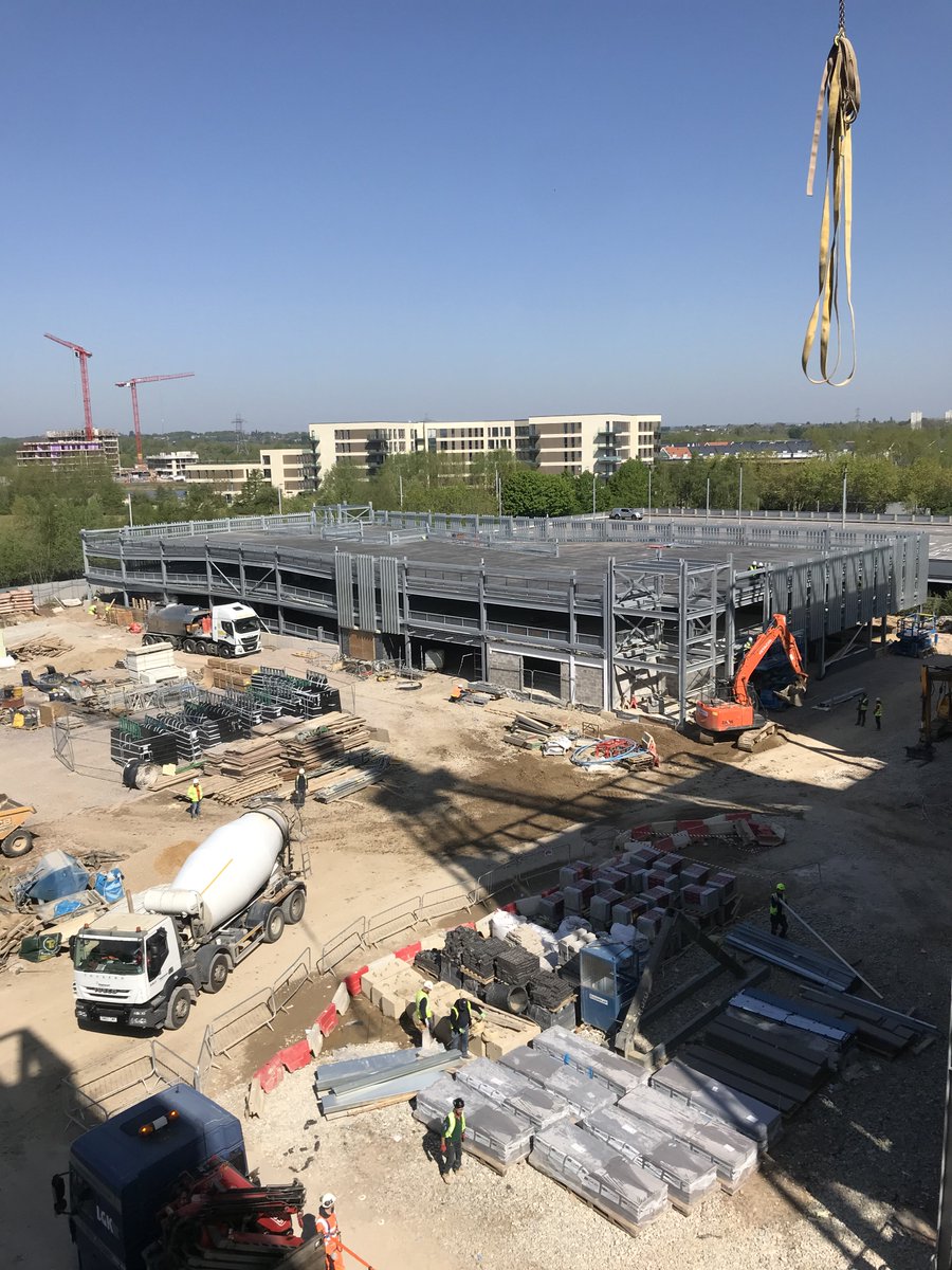 TFTConsultants's tweet photo. Blue skies and a busy site at 400 &amp; 450 Longwater Avenue, in Green Park, Reading - a scheme we're project managing for Mapletree Investments. The ongoing work is a credit to @Official_McLH's safe operating measures keeping the site open. https://t.co/JmjgmjGxpW