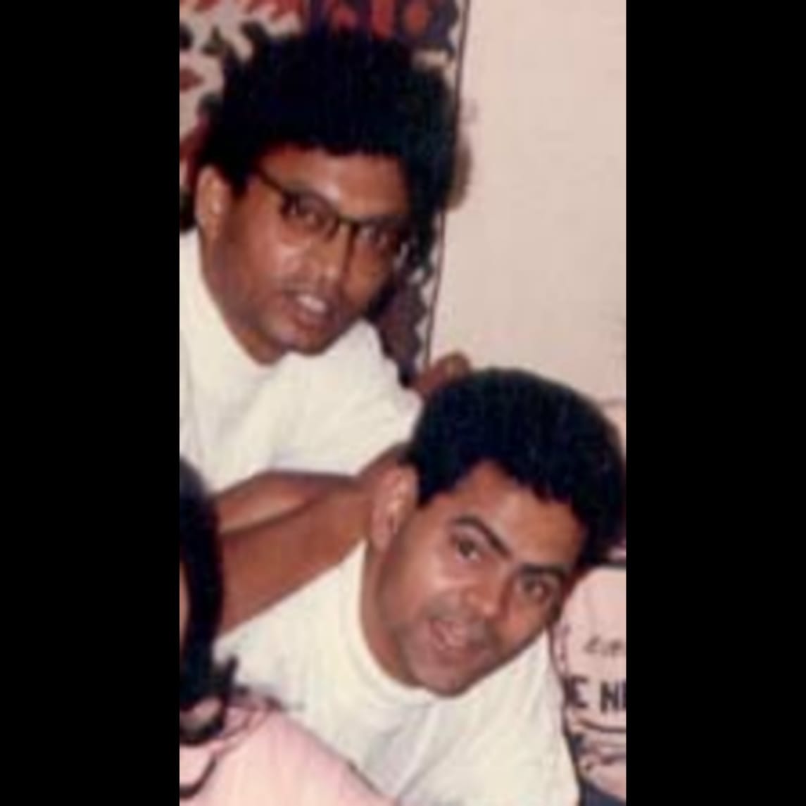 imsanjaimishra's tweet image. में दूर से उस अस्पताल को देख रहा हूं, जिसमें कल तक तुम थे,  इतनी सारी खिड़कियां हैं , पता नहीं कौनसी खिड़की से तुम निकल गए ☹️  इस सफर में बहुत कुछ दिया तुमने, आगे सफर में भी बहुत कुछ पाने की उम्मीद हैं तुमसे , फिर मिलेंगे @irrfank bhai  🙏