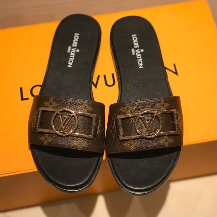 plug_miss's tweet image. 💝 NEW SEASON LV SANDAL 💝
-
ALL SIZES AVAILABLE 📶
VARIETY OF DIFFERENT COLOURS 🌈
BANK TRANSFER &amp;amp; PAYPAL 💷
DM FOR INFO &amp;amp; TO ORDER 📲
24/7 REPLIES 🛂
-
#Givenchy #designer #prada #rep #clone #copy #stoneisland #Louboutin #mcqueen #mulberry #Fendi #louisvuitton #gucci #sandals