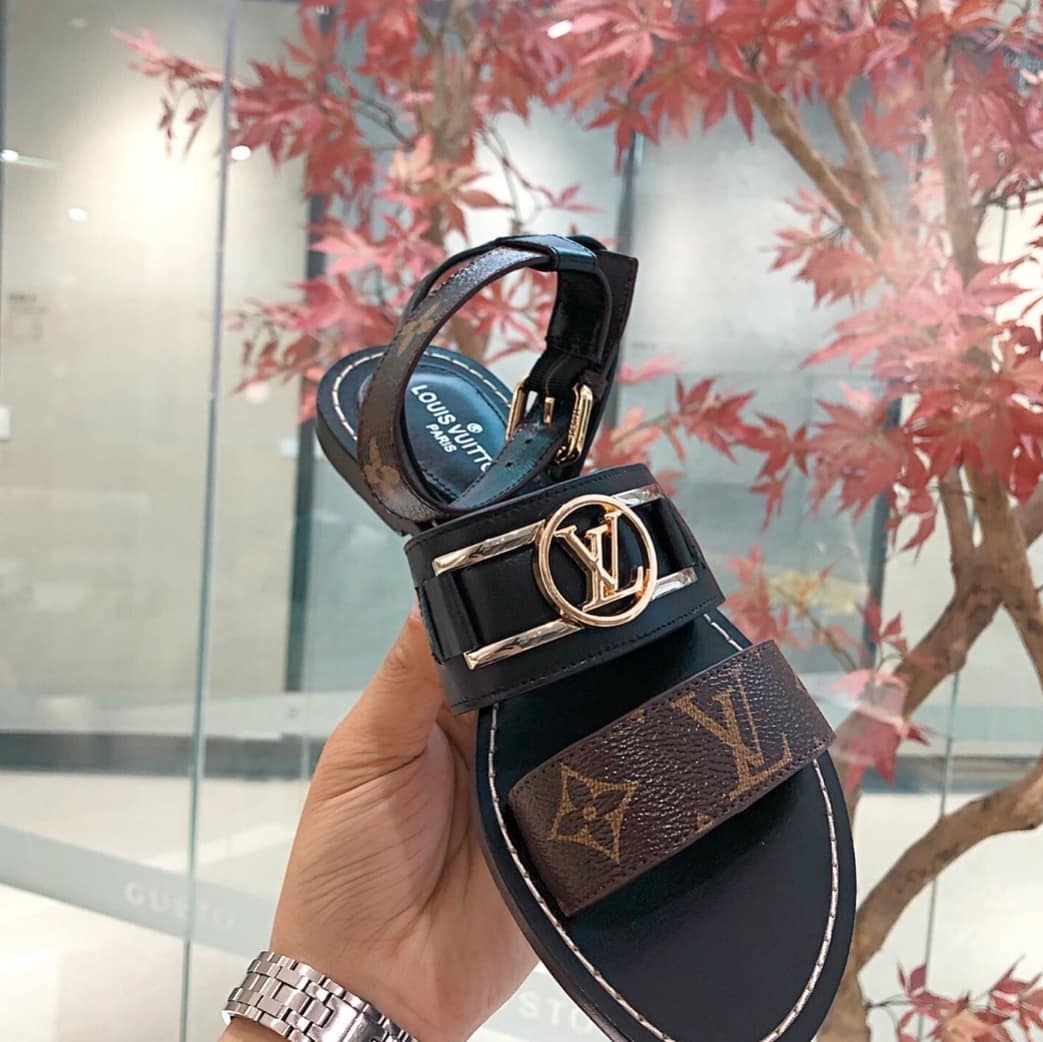 plug_miss's tweet image. 💝 NEW SEASON LV SANDAL 💝
-
ALL SIZES AVAILABLE 📶
VARIETY OF DIFFERENT COLOURS 🌈
BANK TRANSFER &amp;amp; PAYPAL 💷
DM FOR INFO &amp;amp; TO ORDER 📲
24/7 REPLIES 🛂
-
#Givenchy #designer #prada #rep #clone #copy #stoneisland #Louboutin #mcqueen #mulberry #Fendi #louisvuitton #gucci #sandals