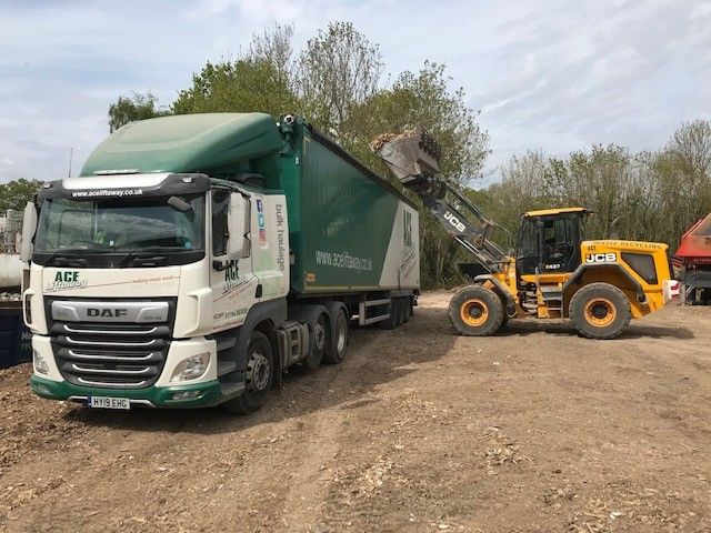 Another fine load of graded wood chip going for the manufacturing of chip board 👍 #makingwastework #weloverecycling #workplacewednesday