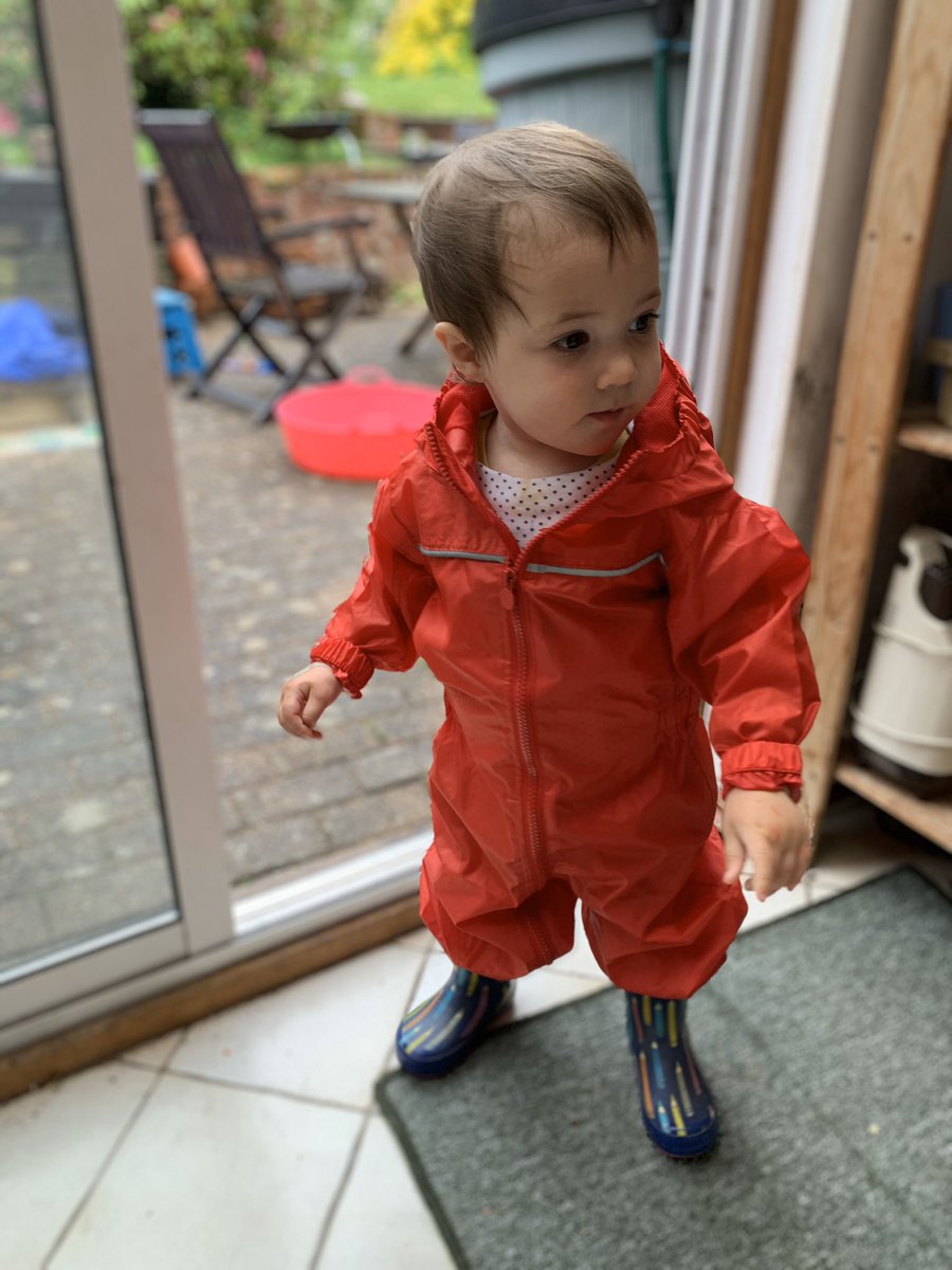 laurakgoodwin's tweet image. Suited and booted 😍 the rain isn’t too bad when you’re a toddler who loves puddles 🌧 #Wellies #PuddleSplashing