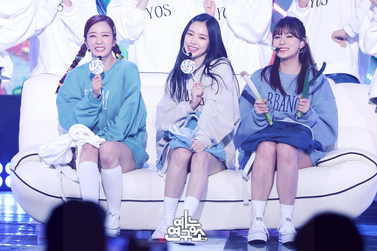 공주들 데려 왔어요🥳
판다들 뽐낭빵 현포에 집중 하러 올 시간❣

📷 ☞ naver.me/xPtkdMij

200425 #쇼음악중심 #음중 #YOS #Love_Is_Blind <a href="/Apink_2011/">Apink(에이핑크)</a>