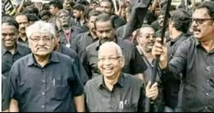 JDhaman's tweet photo. எங்களுக்கு விவரம் தெரிஞ்சு பல வருஷம் ஆயிருச்சு...
இவங்க எந்த ஒரு பேரிடர் கலத்துலயோ.பஞ்சம் கலத்துலயோ. மக்களுக்கு 
இவனுங்க இதுவரைக்கும் உதவி செஞ்சு நா பாக்கல!
ஓசில சோறு,பிரியாணி போட்ட  நல்லா தட்ட நக்கிட்டு போவாங்க....இது தான் தி.க... https://t.co/RPPFm81szA