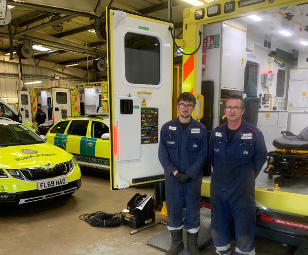 LogHandling's tweet image. Chassis Cab steps in to help NHS ambulance service at the same time as working to keep essential supplies flowing ow.ly/r1pI30qB1xt @NHS @chassis_cab_daf #Transport #KeyWorkers #EssentialItems #SupplyChain #Logistics