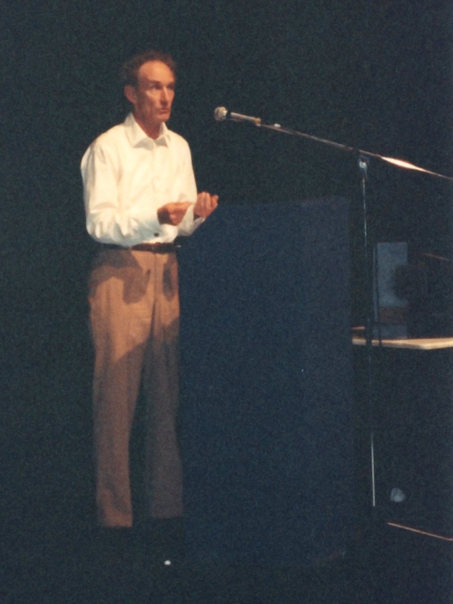 DrYool's tweet photo. Sorry to hear of the loss of #RobertMay, a giant of #MathematicalBiology (ecology, epidemiology, ...). While he did lots of clever things with #Chaos, I mostly remember this 1994 keynote (pictured) hosted by @BritishEcolSoc at which he railed at the "Fuckwits in the Treasury" ... https://t.co/NVQEmapRED