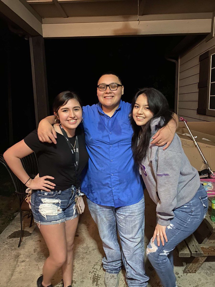 erikxaa_'s tweet photo. Its 4 am & I feel like sharing these pics w some of the best people to party with 🤪 #omars19 #alphasdoitbetter https://t.co/XeOecDkAOE