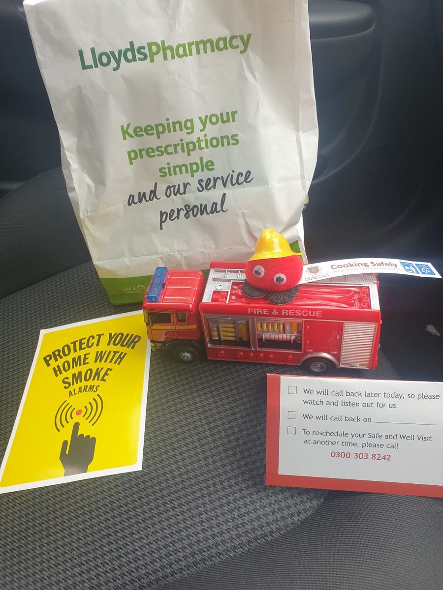 HumbersideFire's tweet photo. Prescription and medication delivery  continues in #NorthLincs supporting #vulnerable and #isolated people during #COVID19 #StayAtHomeSaveLives #TogetherWeCan #ProtectTheNHS #lockdown #support #safety Always there when people need us #protect https://t.co/d9neDtcQSf