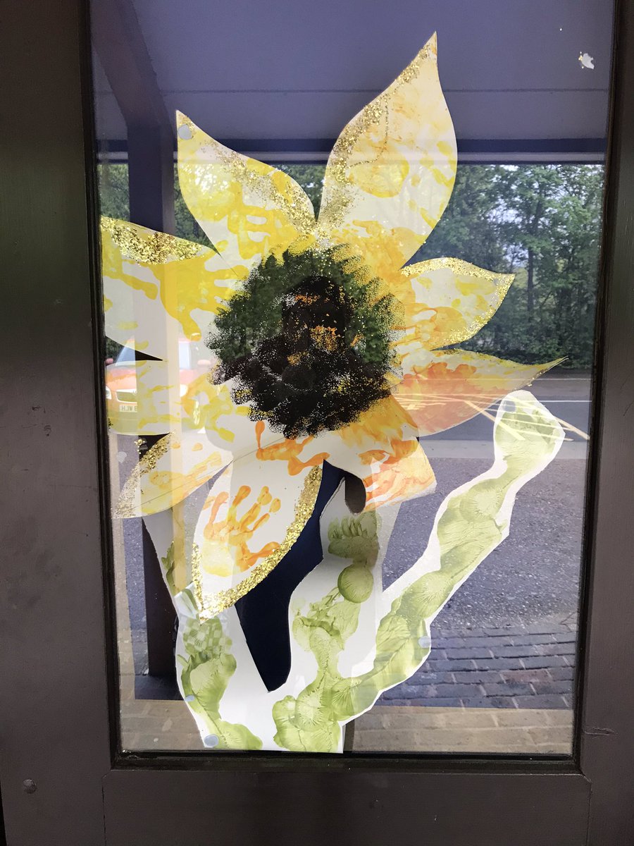 kimmybell77's tweet photo. The staff and children @ChapelBreak would like to say thank you to all our emergency services #growyoursupport https://t.co/JKQEvI9kEd