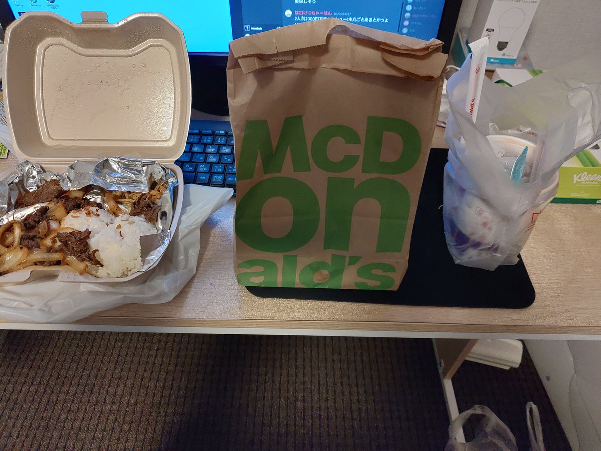 ぽんこつ Gw返上でお仕事モード お弁当を手配して食べ終わったら 受注先からマックの差し入れ 近所の飲食店からお弁当差し入れ 近所のケーキ屋からケーキ差し入れ タイミングが重なるとこうなるw デブぅ O ぽんこつ Gw返上でお仕事モード お弁当を手配して食べ終わったら 受注先からマックの差し入れ 近所の飲食店からお弁当差し入れ 近所のケーキ屋からケーキ差し入れ タイミングが重なるとこうなるw デブぅ O