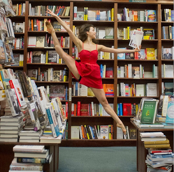 Es miércoles, 29 de abril de 2020, y se conmemora el Día Internacional de la Danza, ¡bailemos!, aunque estemos en casa confinados y haciendo teletrabajo <a href="/BibliotecaUCLM/">Biblioteca UCLM</a>
