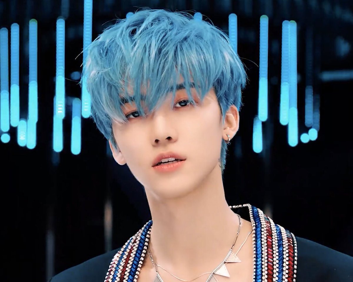 Azuu なあ 青髪のジェミン君を求めているのにほぼグレーなん何 ここまで髪青の人あんまnctでやってないよな かっこよい チソン君やってたっけ