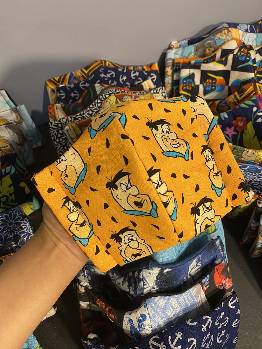 perez__paola's tweet photo. Los que me conocen saben que me dedico hacer ropa para hombres y mujeres. Pero la necesidad me llevo hacer mascarillas en tela.
Tienen filtro, precios varían desde $7.50-$10.00 .
Hago envíos a PR y EU.
Tengo muchísimas telas a elegir. 
Hago para niños y adultos. https://t.co/3QDzC4amtp