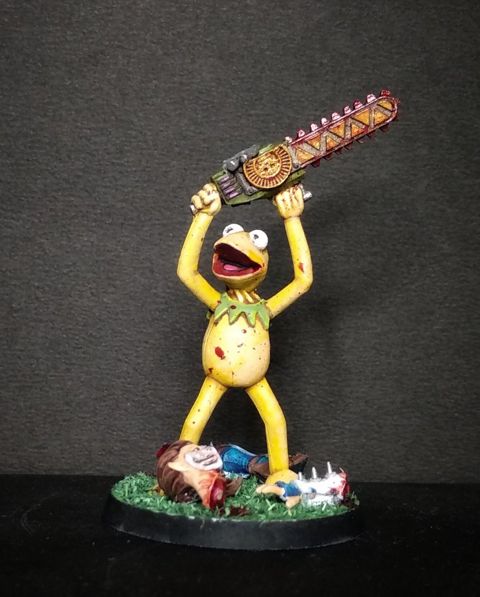 Esta semana teníamos un reto en la asociación y me tocaba pintar una mini que sorprendiera y usar de base el amarillo. He escogido esta mini de <a href="/FanathART/">Fanath</a> para usar como starplayer de #bloodbowl. 
#paintingminiatures #hobby #miniature